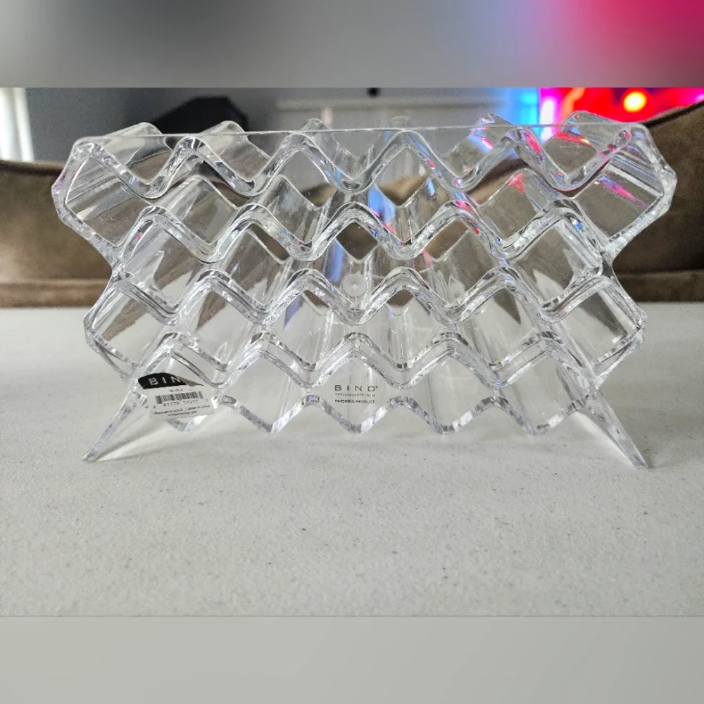 Acrylic lipstick holder